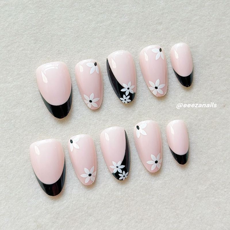 Noir Petals 24p