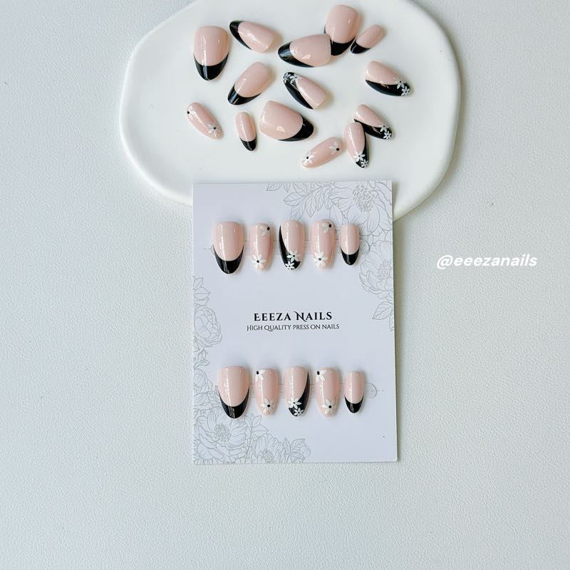 Noir Petals 24p