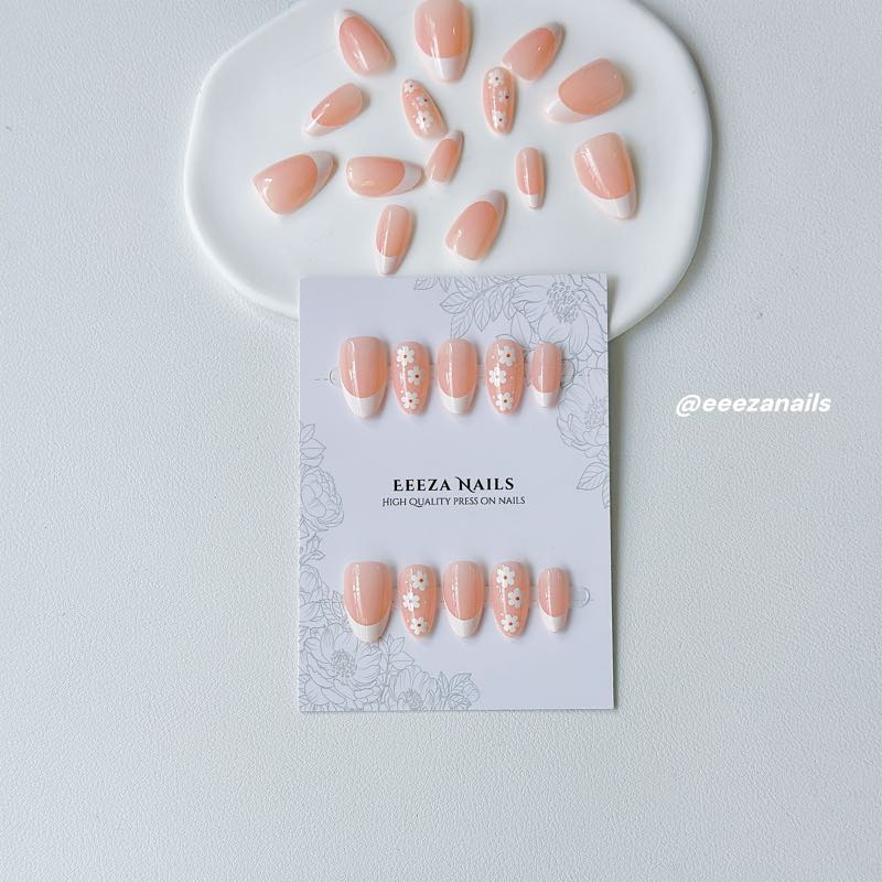 Pale Daisies 24p